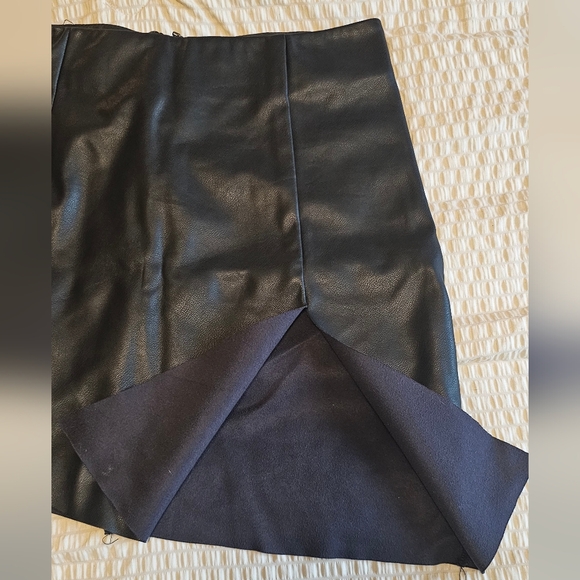 Forever 21 - Black Asymmetrical Faux Leather Skirt - Picture 3 of 7
